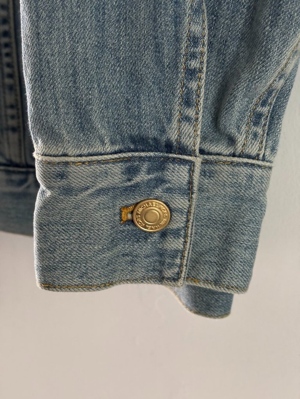 MICHAEL Michael Kors Light Vintage Wash Denim Jacket NWT Sz M Timeless Classic - Picture 11 of 15